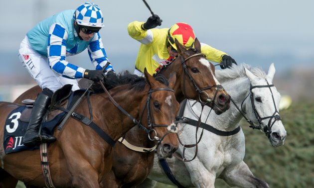 gods_own_tight_finish_aintree_630_x_3784.jpg